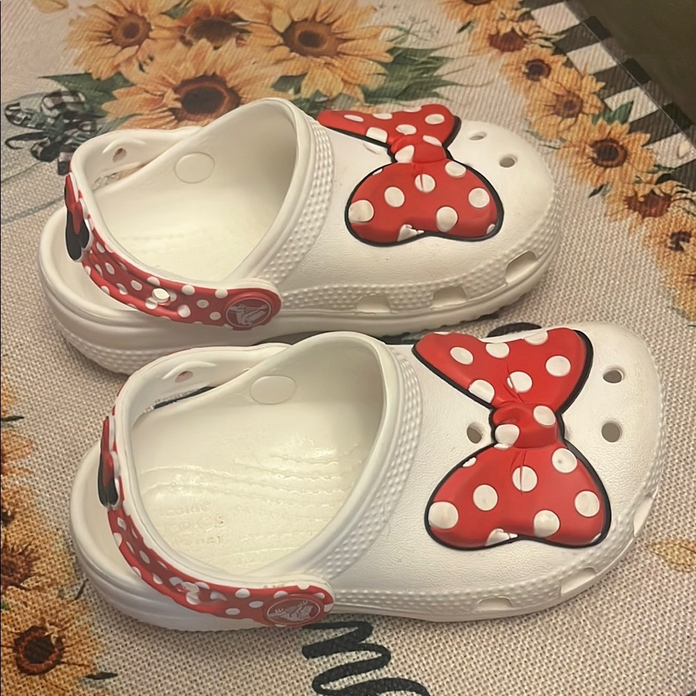 CROCS Kids White and Red Bow Sandals